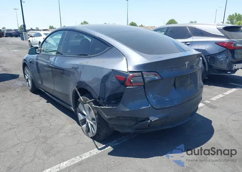 2023 Tesla Model Y Awd/Long Range Dual Motor All-Wheel Drive z USA, uszkodzony, nr VIN 7SAYGDEE7PA106824